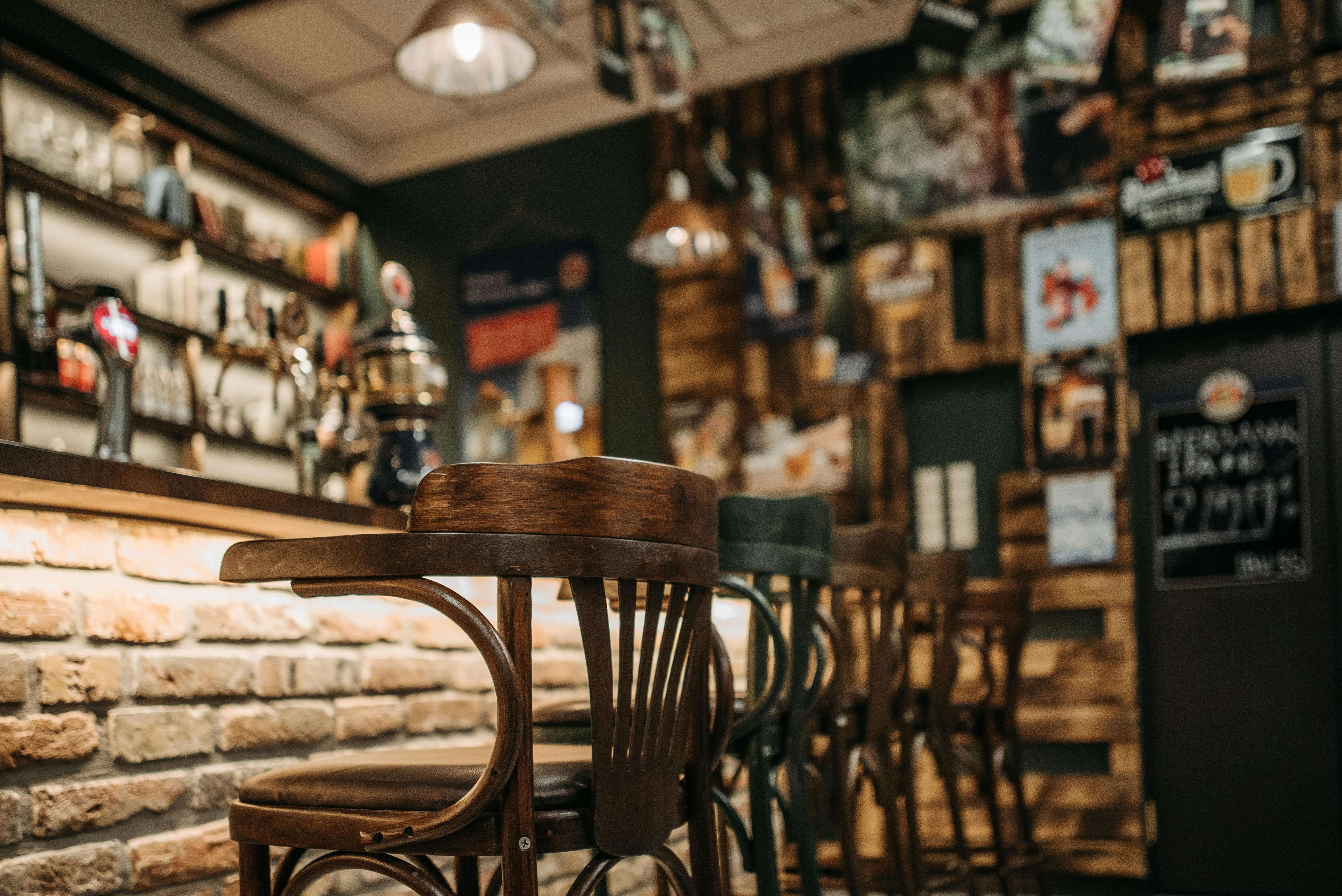 Bar Wolves 店内写真1